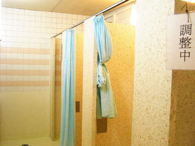老人福祉センター横浜市うらしま荘　シャワー室・更衣室