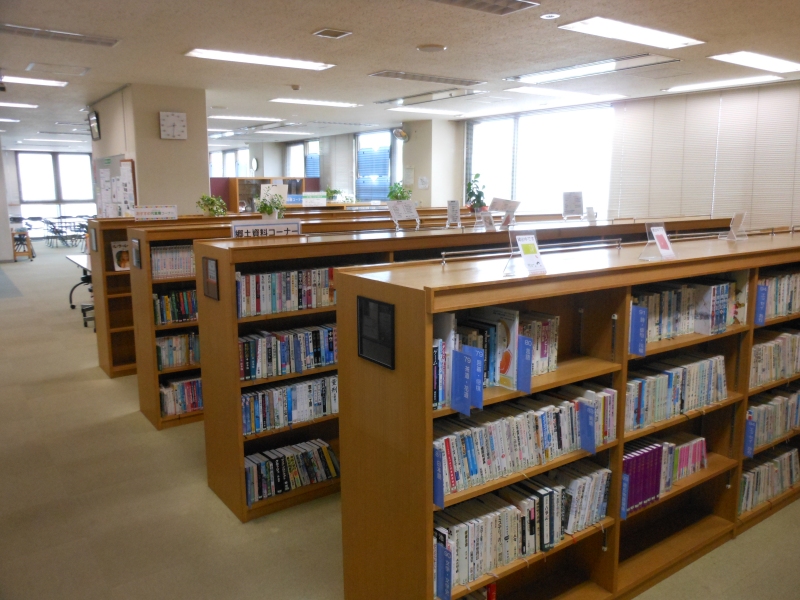 菅田地区センター 図書コーナー